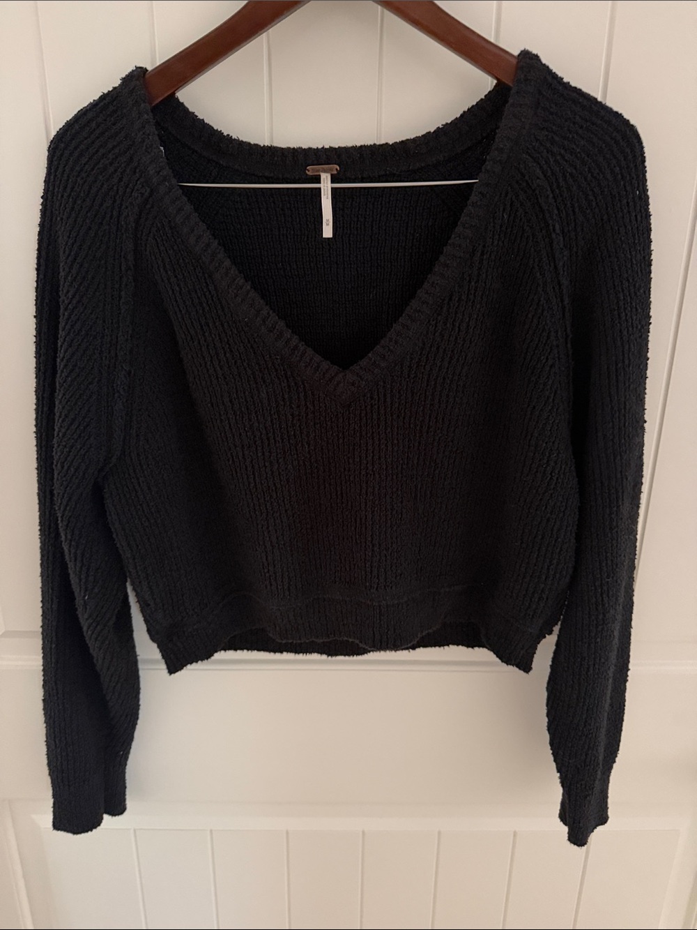 Free People Black V-Neck Cropped Knit Sweater